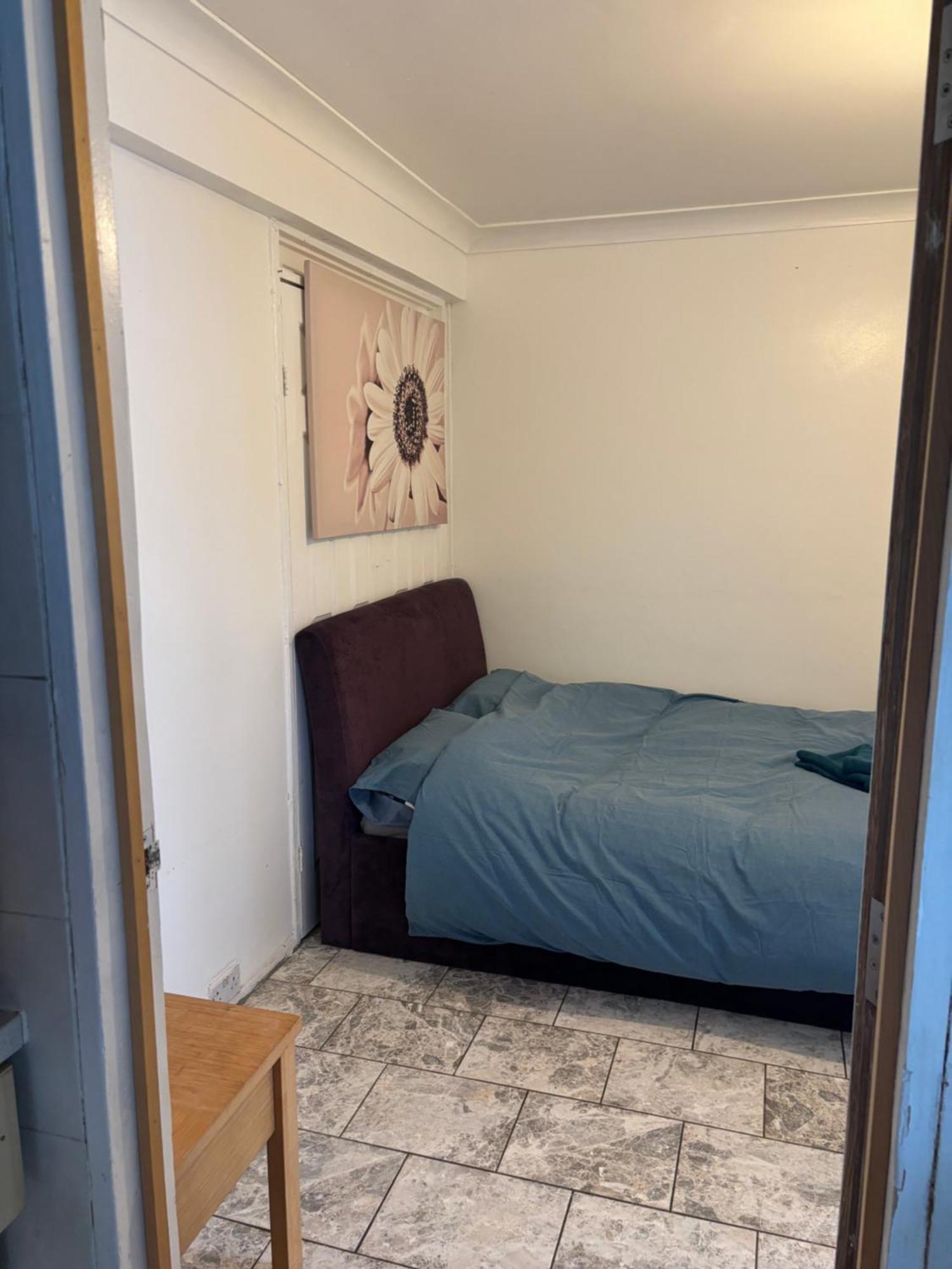 Spacious 7 Bedroom House Only 4 Mins From Luton Airport * Luton (Bedfordshire)