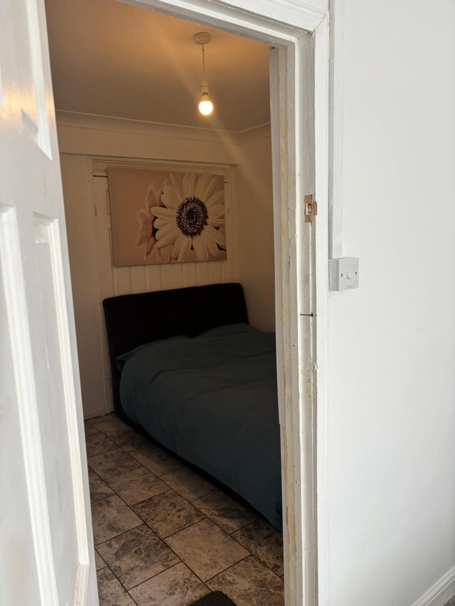 Spacious 7 Bedroom House Only 4 Mins From Luton Airport *