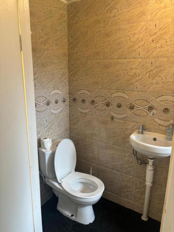 Bed & Breakfast Spacious 7 Bedroom House Only 4 Mins From Luton Airport Luton (Bedfordshire)