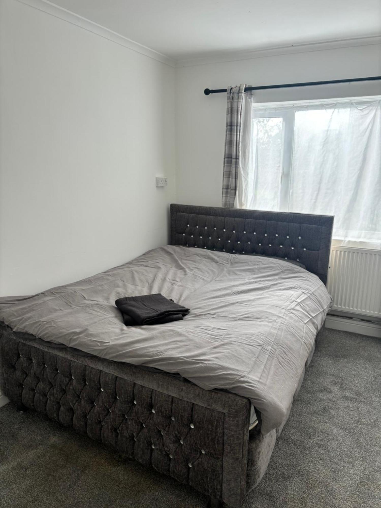 Spacious 7 Bedroom House Only 4 Mins From Luton Airport Luton (Bedfordshire)