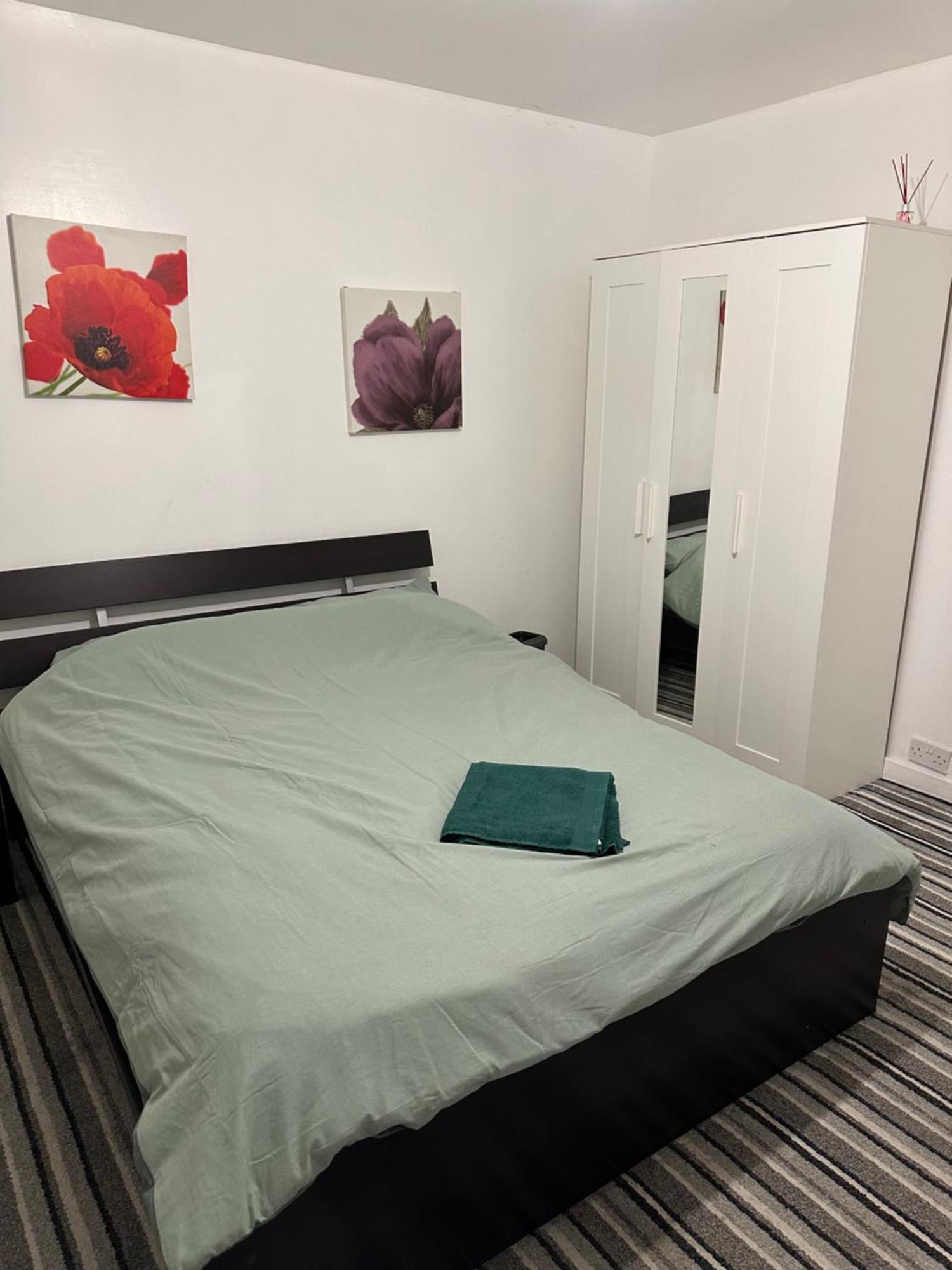 Spacious 7 Bedroom House Only 4 Mins From Luton Airport Bed & Breakfast Luton (Bedfordshire)